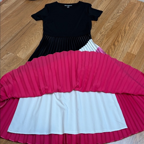 Karl Lagerfeld black and pink color block pleated short sleeve dress. Size XS. - Picture 4 of 17